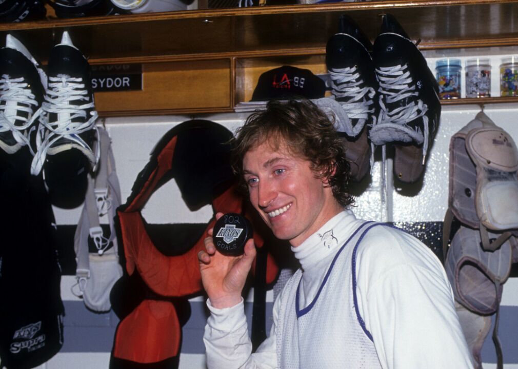 1994: Wayne Gretzky scores his 802nd NHL goal